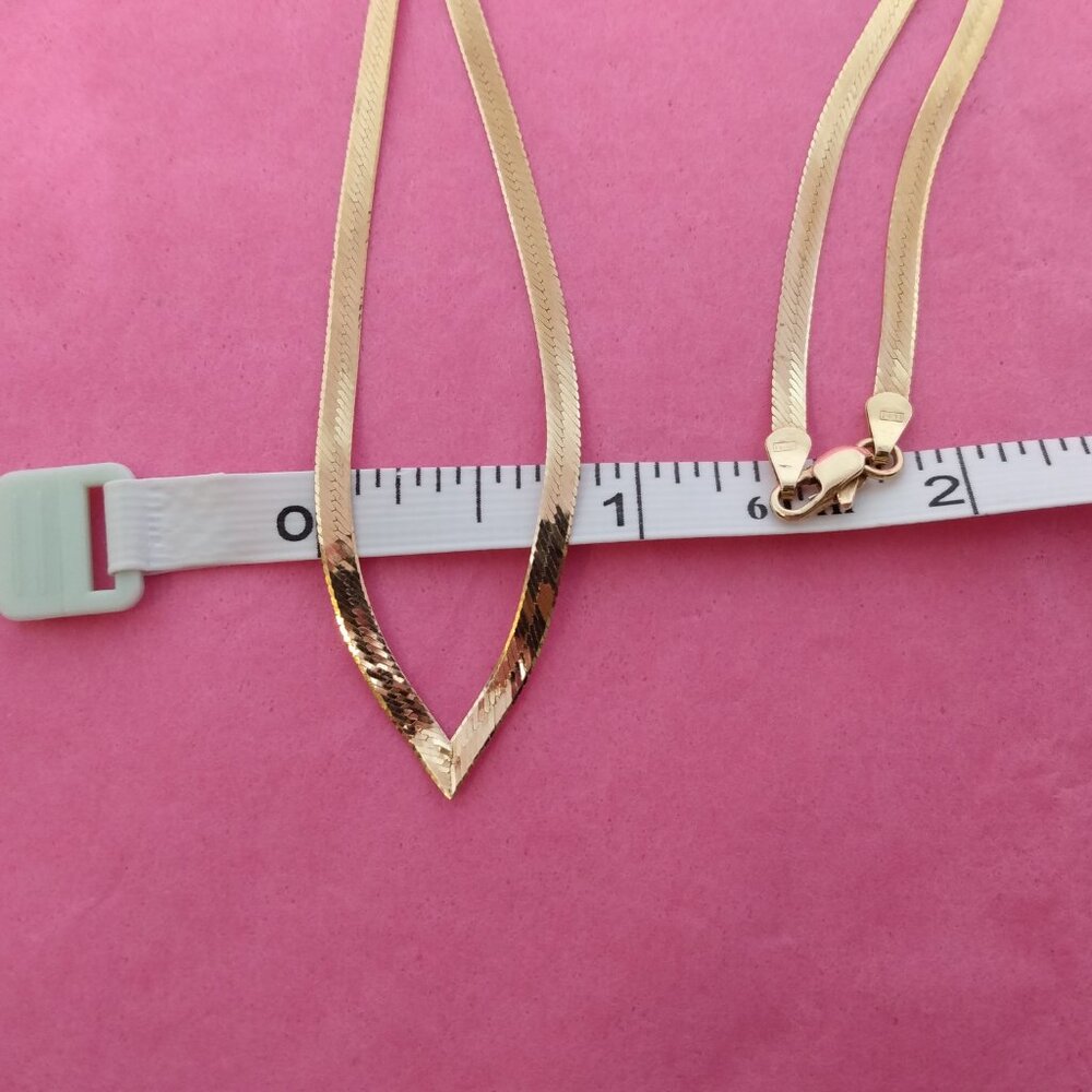Beautiful solid 14kt gold, Chevron herringbone necklace. - Picture 4 of 16